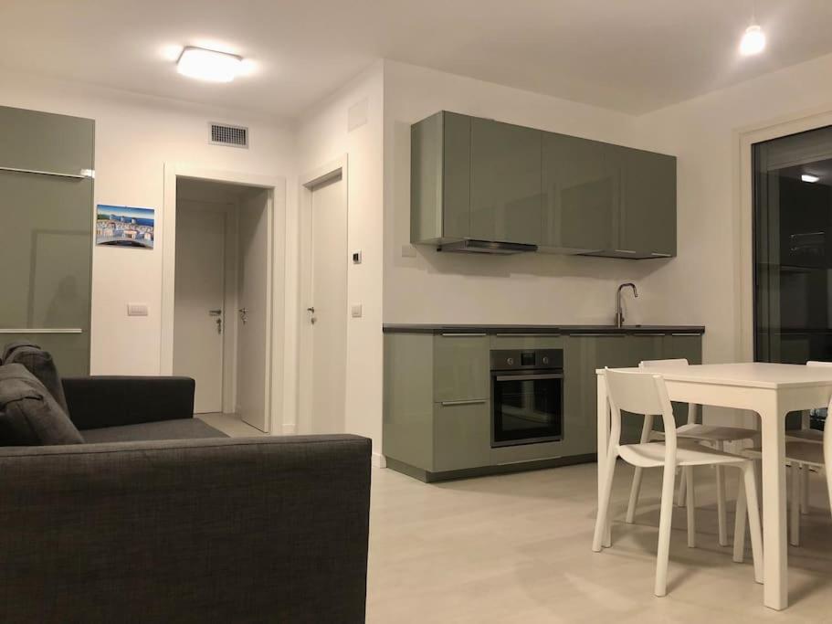 Luxury 3 Bedroom Apartment 100 Mq Next To Rho Fiera And San Siro Milão Exterior foto