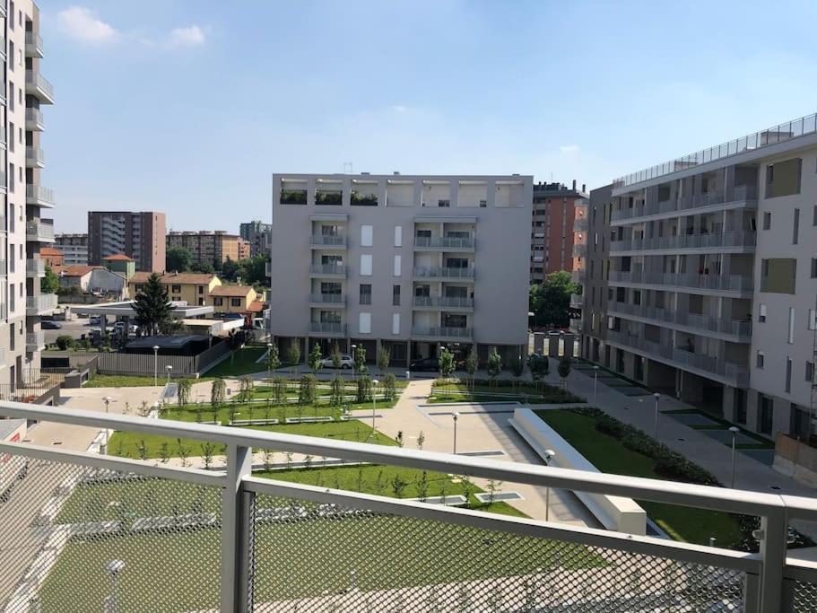 Luxury 3 Bedroom Apartment 100 Mq Next To Rho Fiera And San Siro Milão Exterior foto